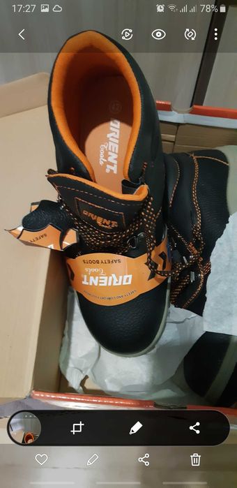 Продается спец обувь