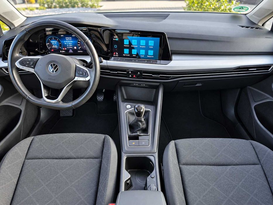 Volkswagen Golf VIII Variant Life 2.0 TDI 115 CP – 2022 – Digital Cockpit Pro – Discover Media – LED – Business Premium - TVA Deductibil