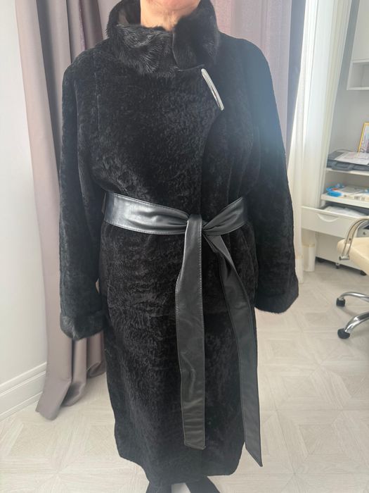 Продам мутоновую шубу с норкой