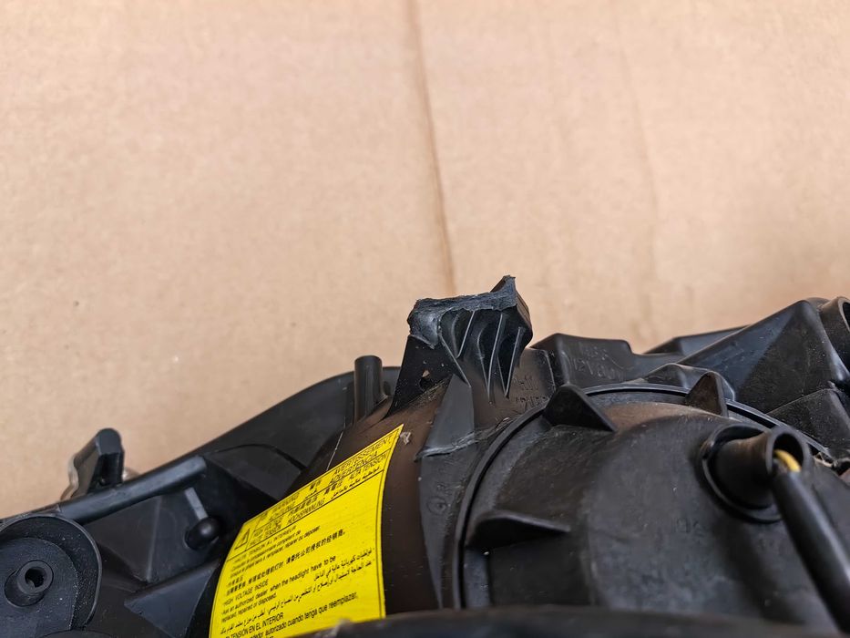 Десен фар за Mitsubishi Outlander 2 Xenon Facelift