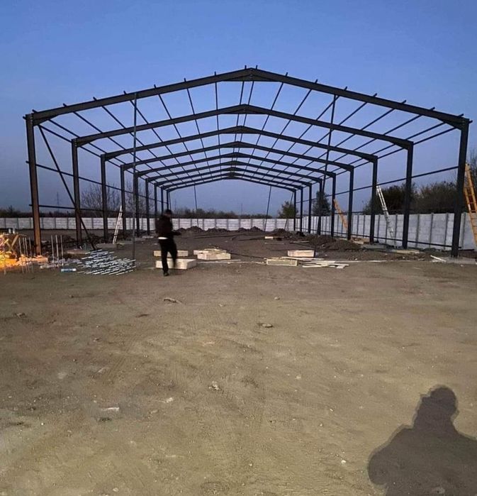 Vand panouri sandwich toate dimensiunile și strusturi metalice fara av