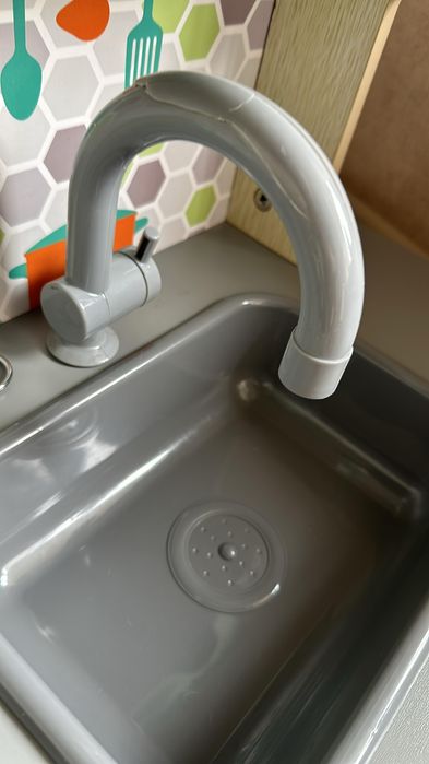 Детская игрушечная кухня