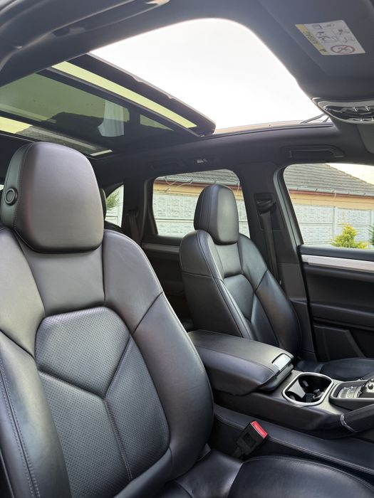 Porsche Cayenne 3.0 Diesel Facelift 2016 Chrono Panorama Full Led Bose Suspensie Incalzire Volan JetBlack R22