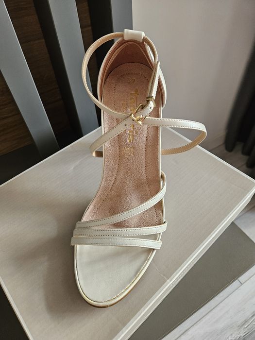 Sandale albe Tamaris