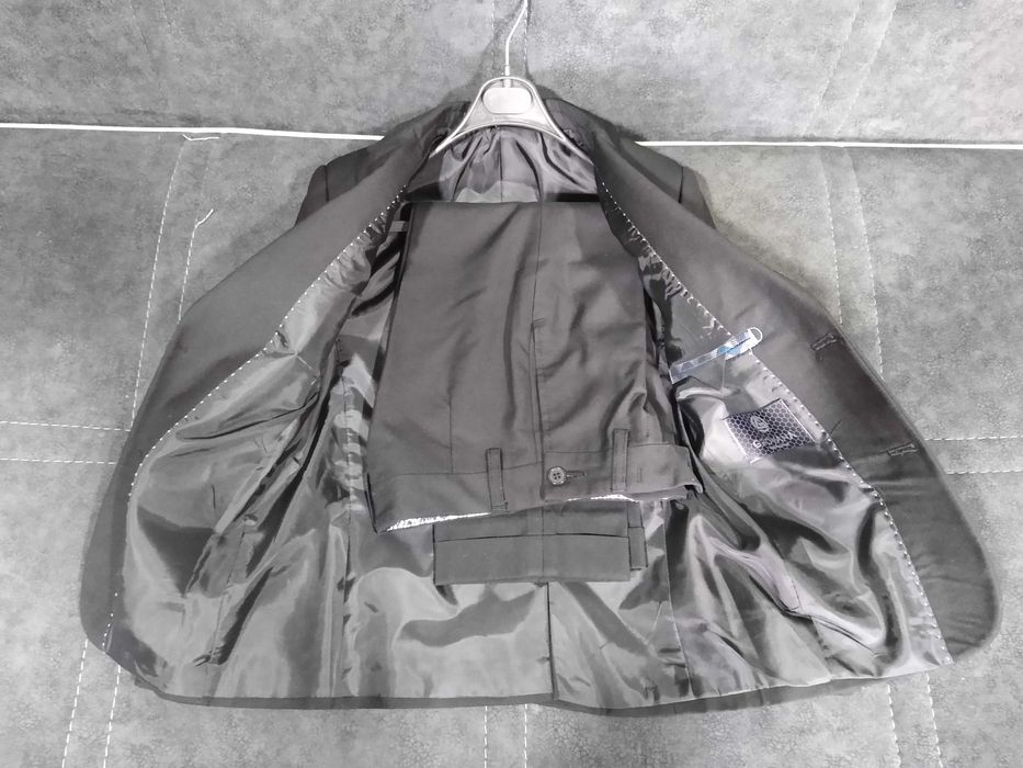 Продам костюм для мальчика, фирменный GROVANA + рубашки