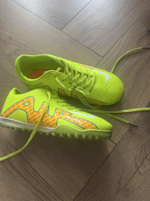 футбольные бутсы Nike