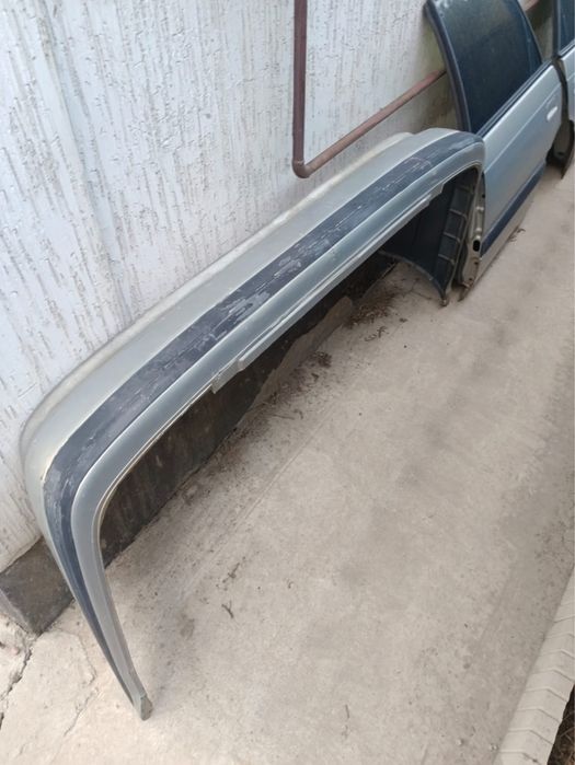 Продам кузовные запчасти мазда