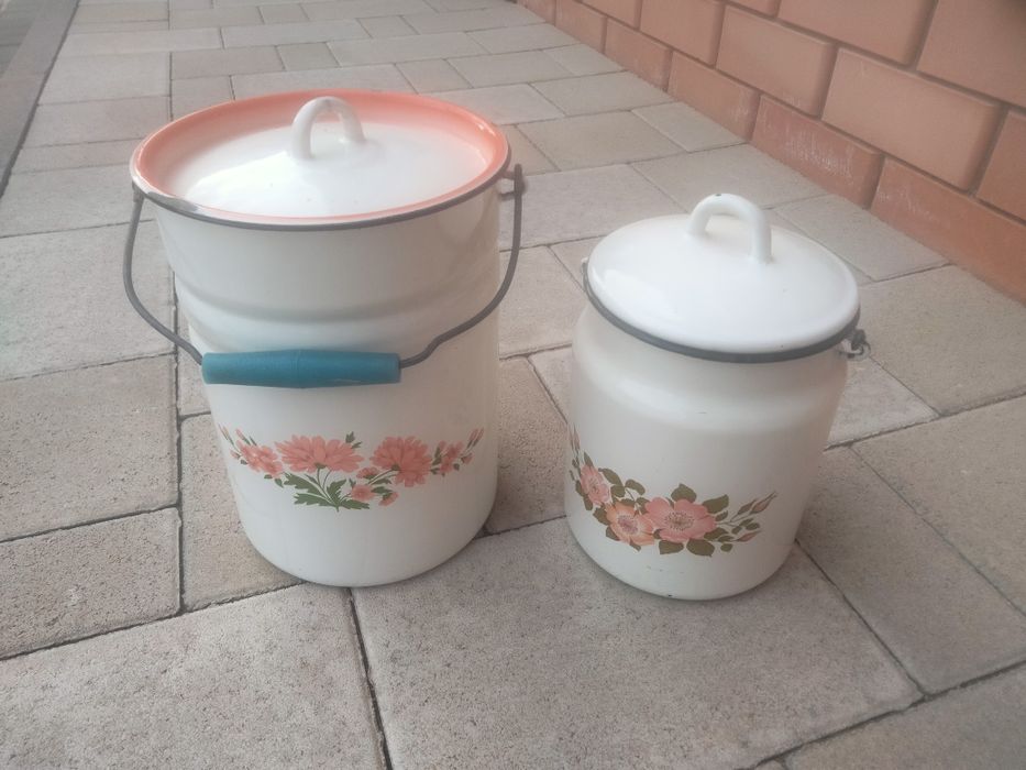 Продам бидоны 5 и 3 литра