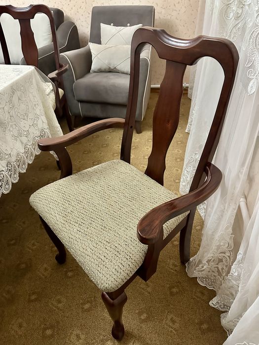 В продаже стол со стульями!