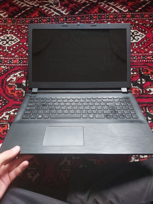 Asus notebook sotiladi