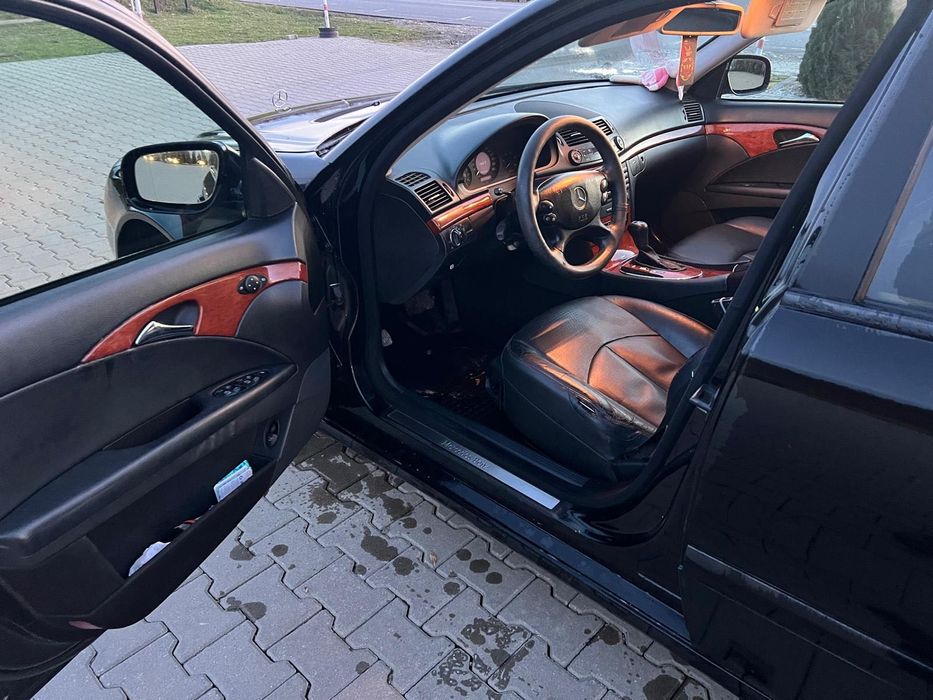 Mercedes E Class W211