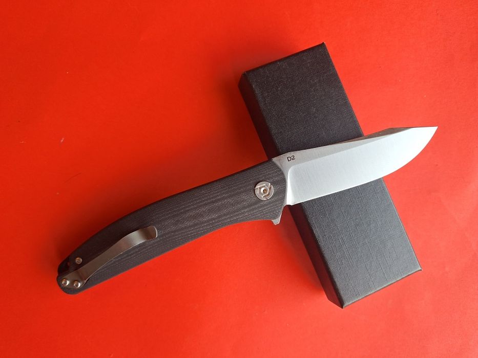 Сгъваем нож-стомана D2,дръжка G10