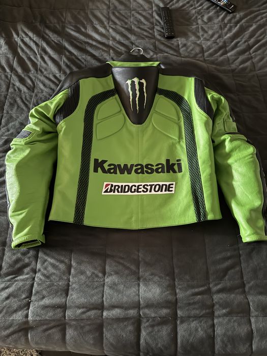 Продавам кожено мото яке