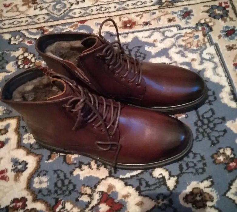 Продам новые ботинки Salamander