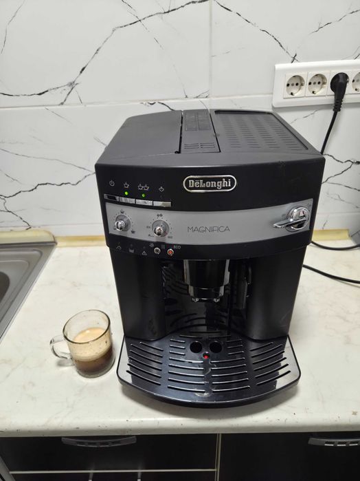 Espressor Automat DeLonghi Magnifica ESAM3000.B Aparat cu Cafea Boabe