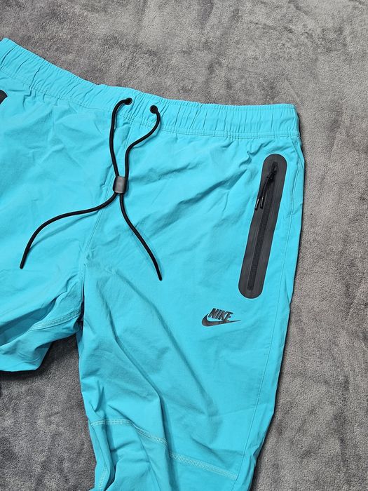 Нов Мъжки Nike Tech Men's Woven Trousers

Размер L 

Нов с Етикет 

Це