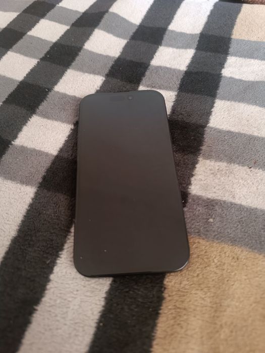 Продам айфон 15 с гарантией