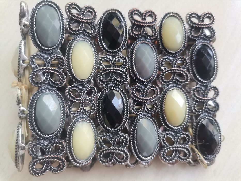 Гривна от естествени камъни на Велислава Кайманова