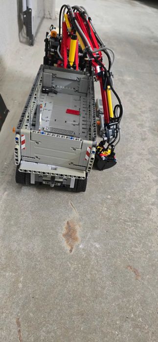 Lego Mercedes-Benz Arocs + lighting kit + 2 battery box 42043 2в1