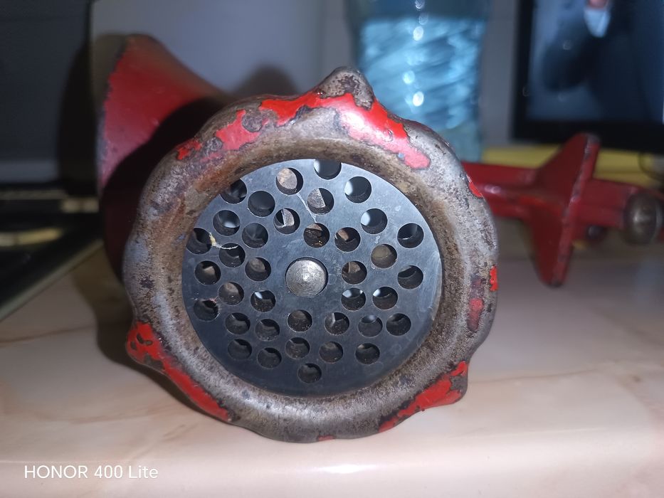 Mașina de tocat nr 10