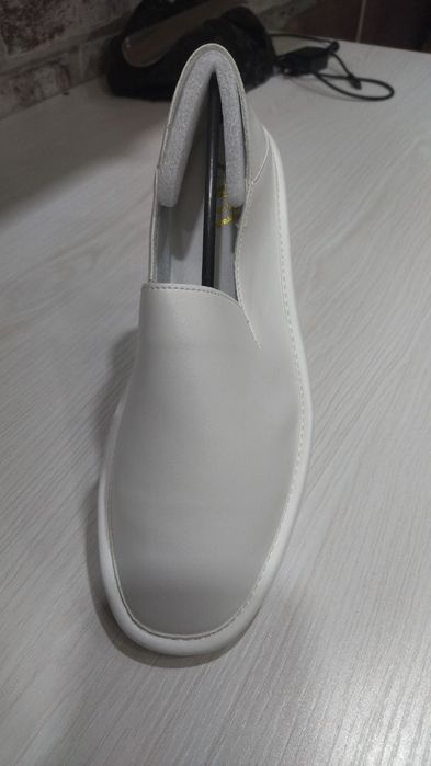 Продаеться белые Зара размер 38