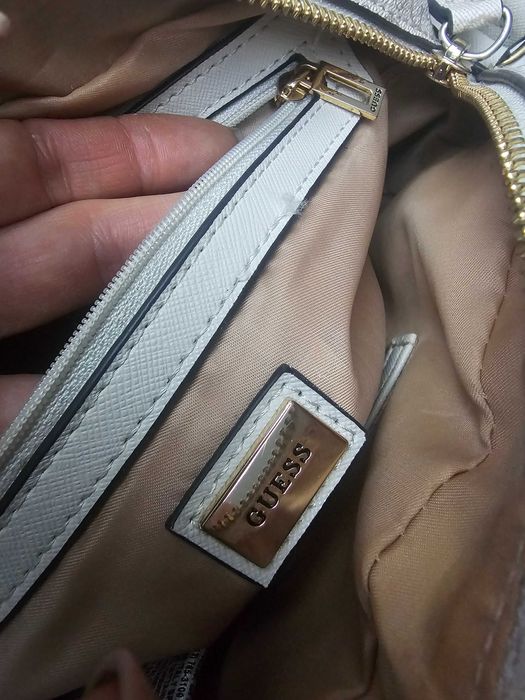 Чанка Guess през рамо, нова, бежева