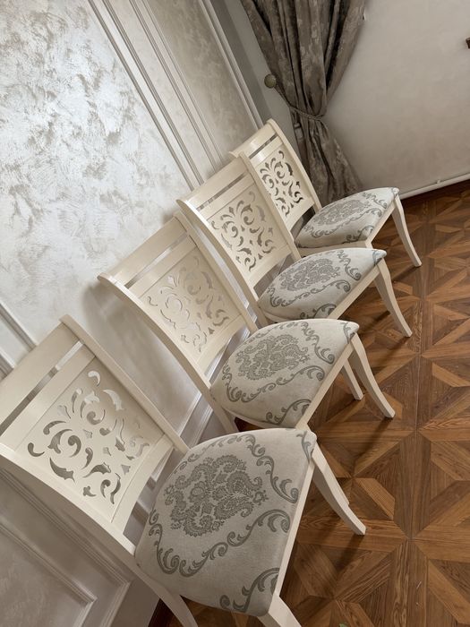 Стол со стульями