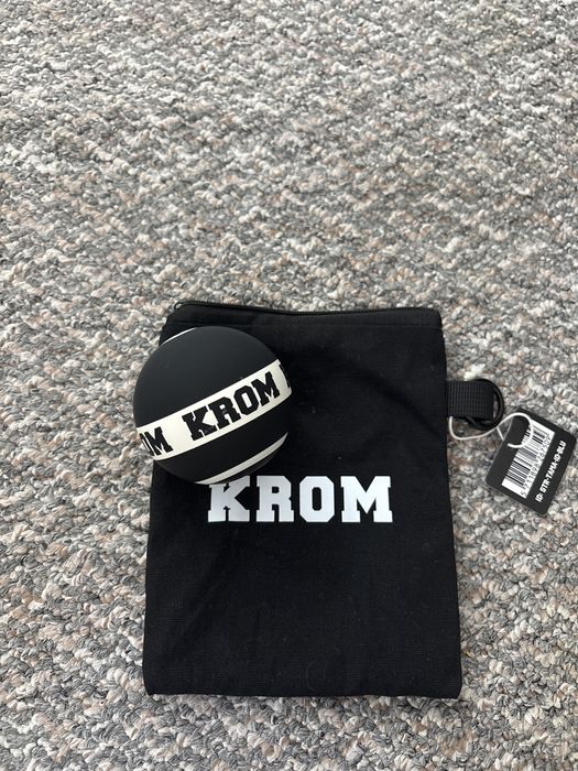 Krom Strogo Tama Black Noua