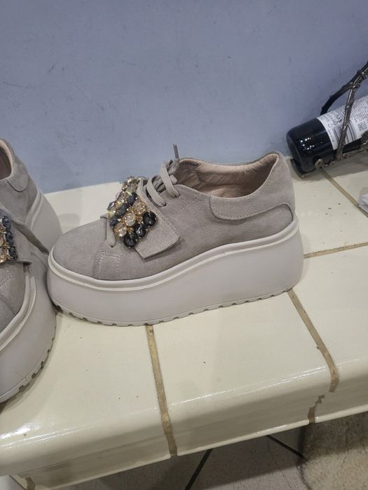 Дамски обувки на платформа