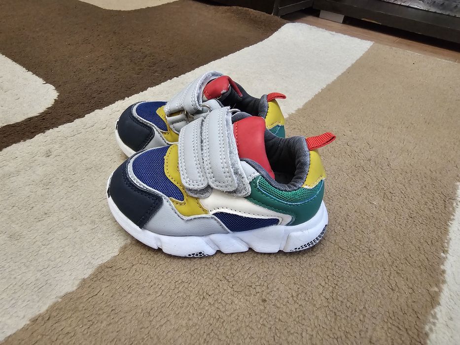 Обувь для малыша 21-23 размер