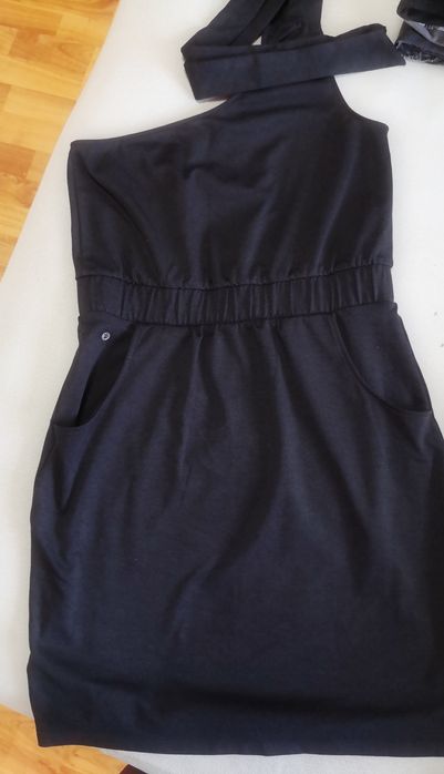 Vând urgent 4 rochițe la 100 lei