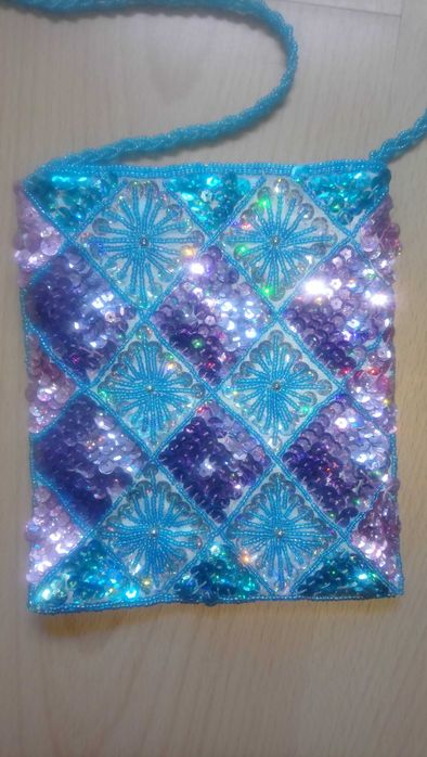 Малка чанта за през рамо