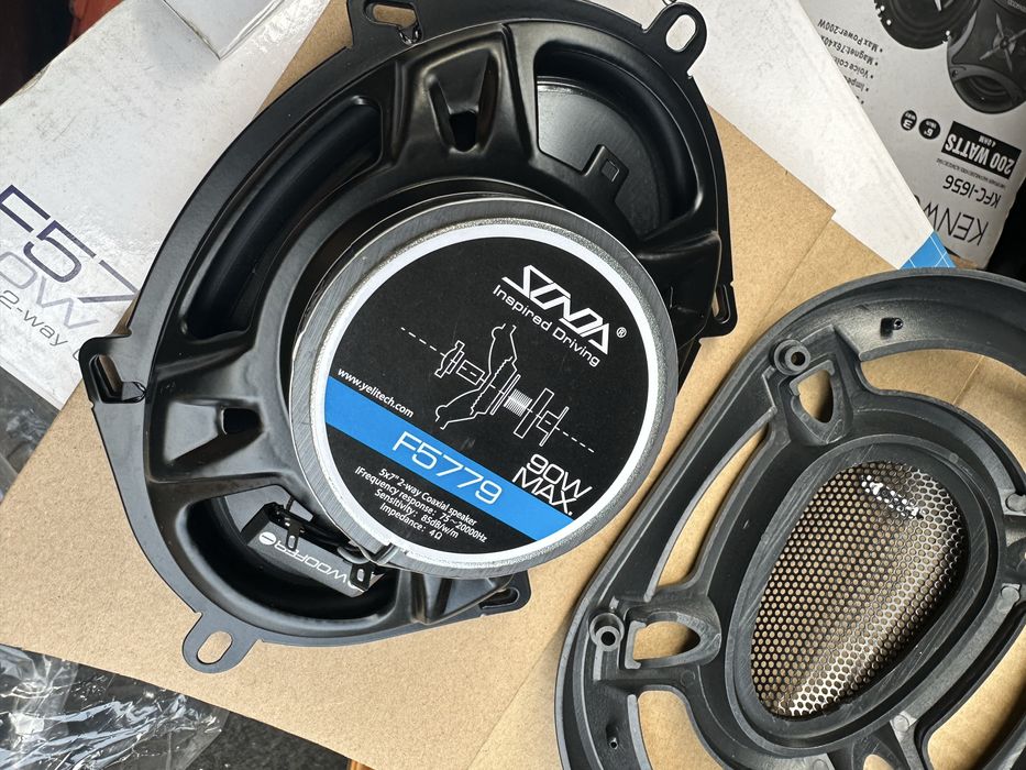 Колонки для машины