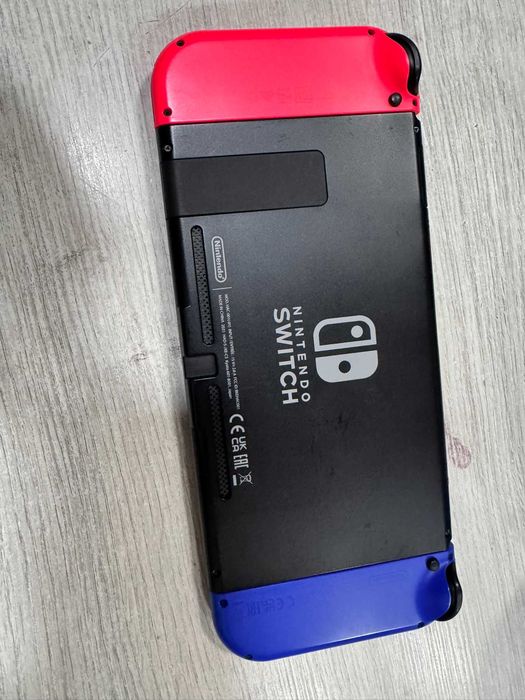 Nintendo Switch -Пълен комплект + 2 игри