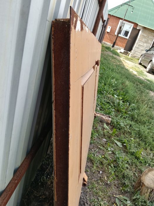 Дверь железная продам