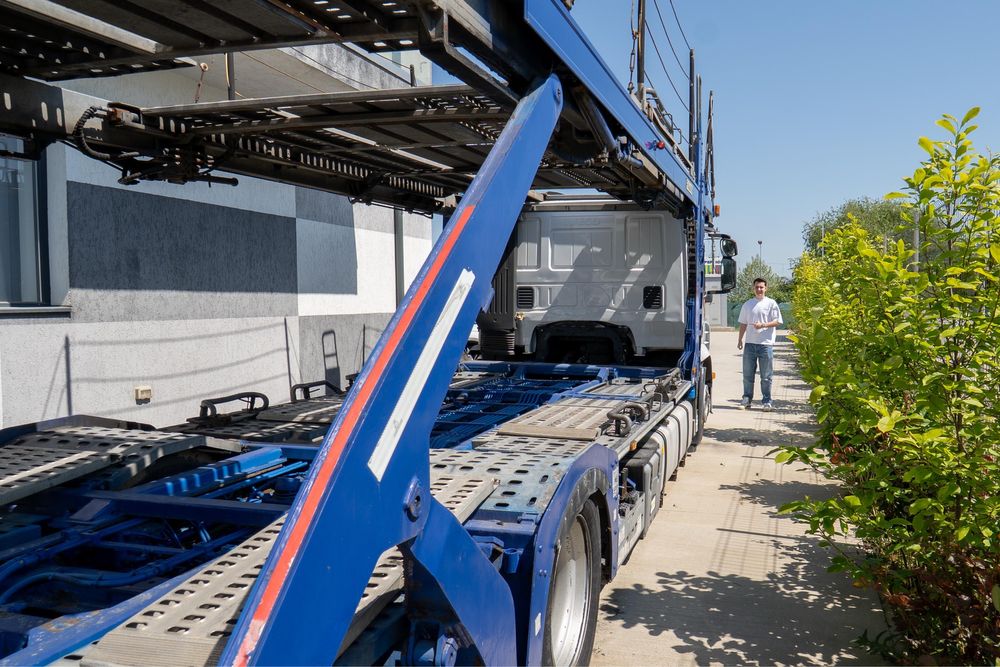 Transportor IVECO + platforma Fasano