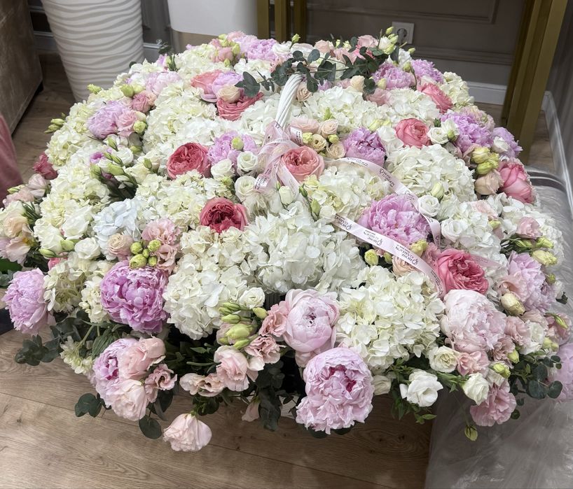 Продам огромный букет с корзиной