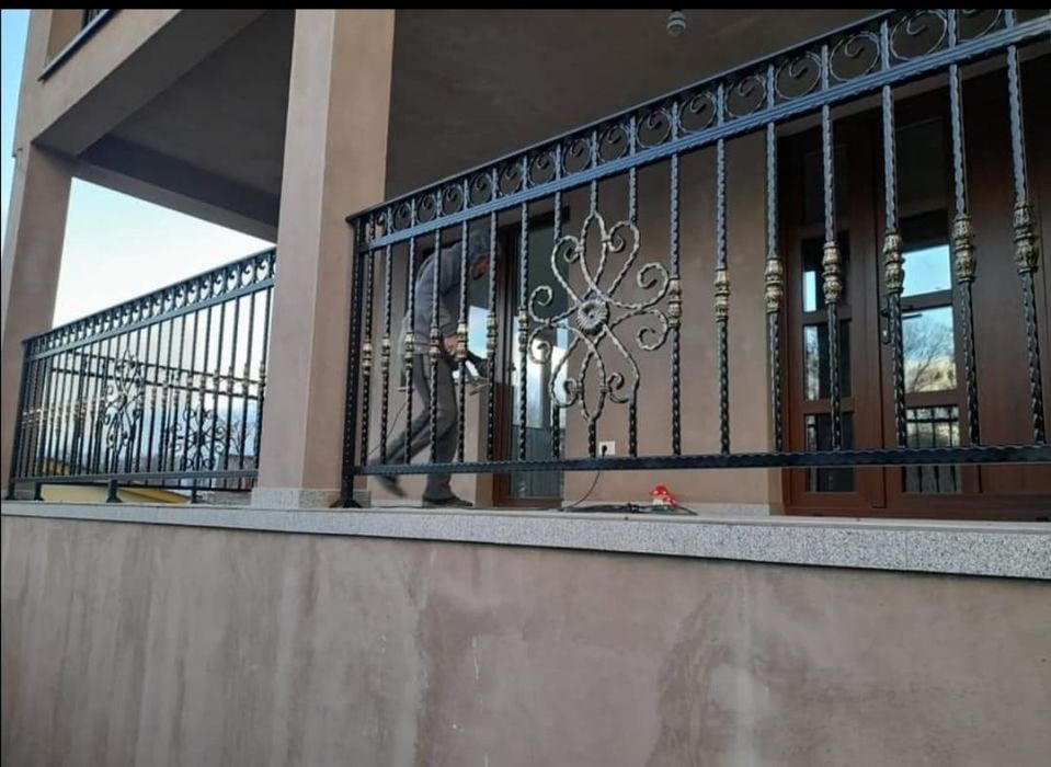 Balustrada la comanda