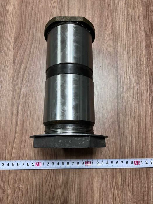 Пальцы и оси на прицепы.