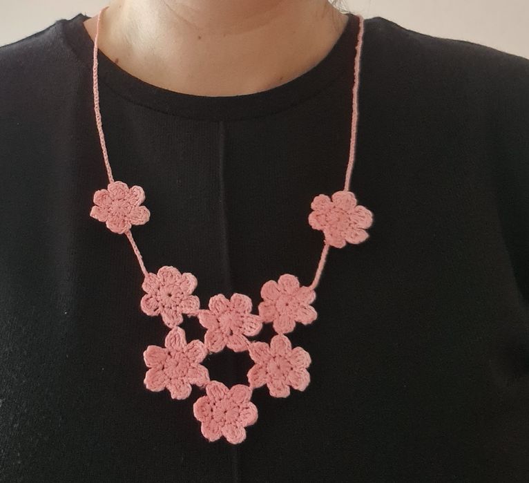 Ръчно изплетети украшения на една кука