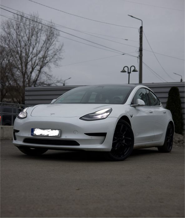 Tesla Model 3 SR+ 325cp
