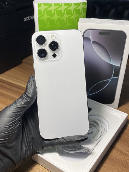 Phone 16 Pro Max • 256 GB • White Titanium