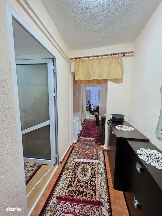 3 camere, decomandat, zona Smirodava, 2 băi, 72 mp