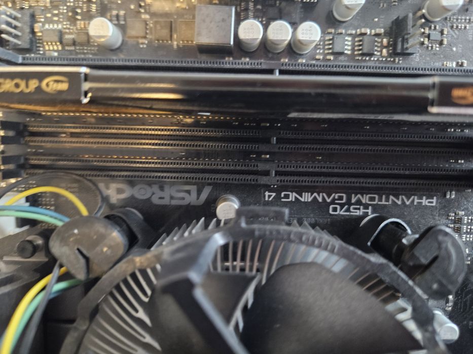 Дъно Asrock H570 Phantom Gaming 4+ Ram 8gb +процесор Intel PentiumGold
