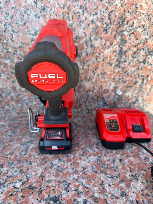 Milwaukee pistol de cuie pe acumulator
