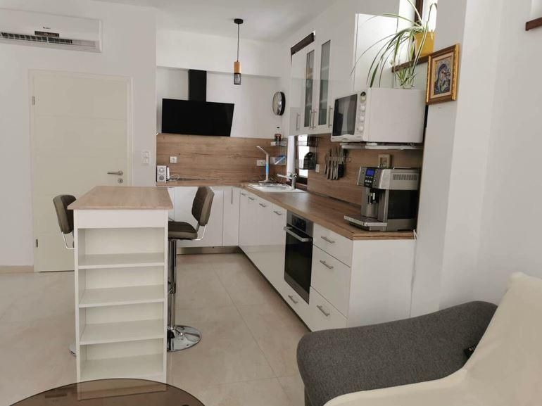 Дава се под наем Къща в Бургас, Сарафово - 200 кв.м за 2600 € - Снимка #1