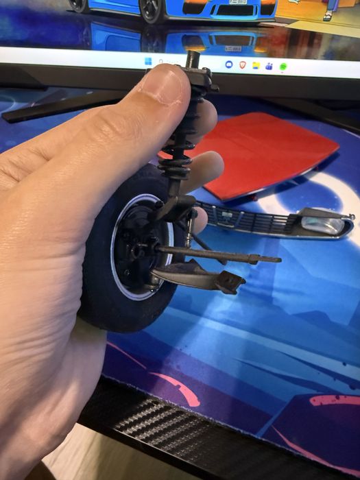 Macheta Dacia 1/8 piese