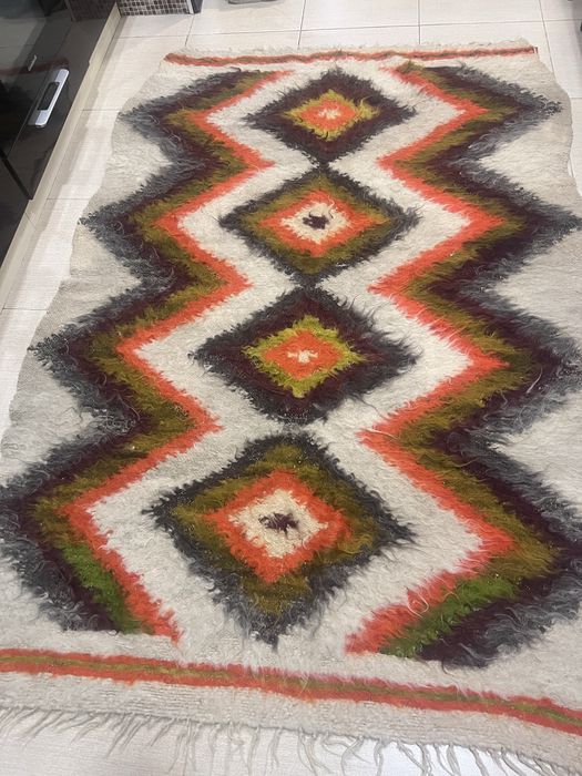 Продается чисто шерстяной ковер ,необычный 2/140