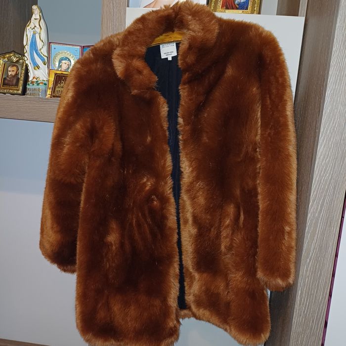 Blană de damă alb negru și roz pudra