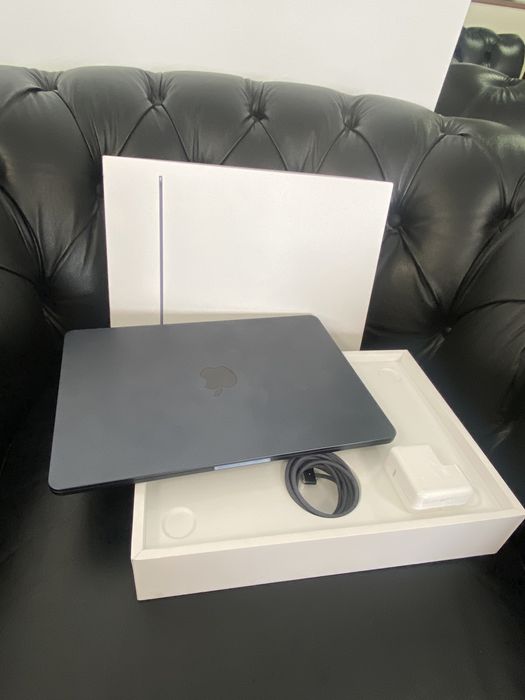 MacBook Air 13.6 inch M2, 256 GB, 8 GB RAM, Midnight, Foarte bun, Cod produs: YCNF
